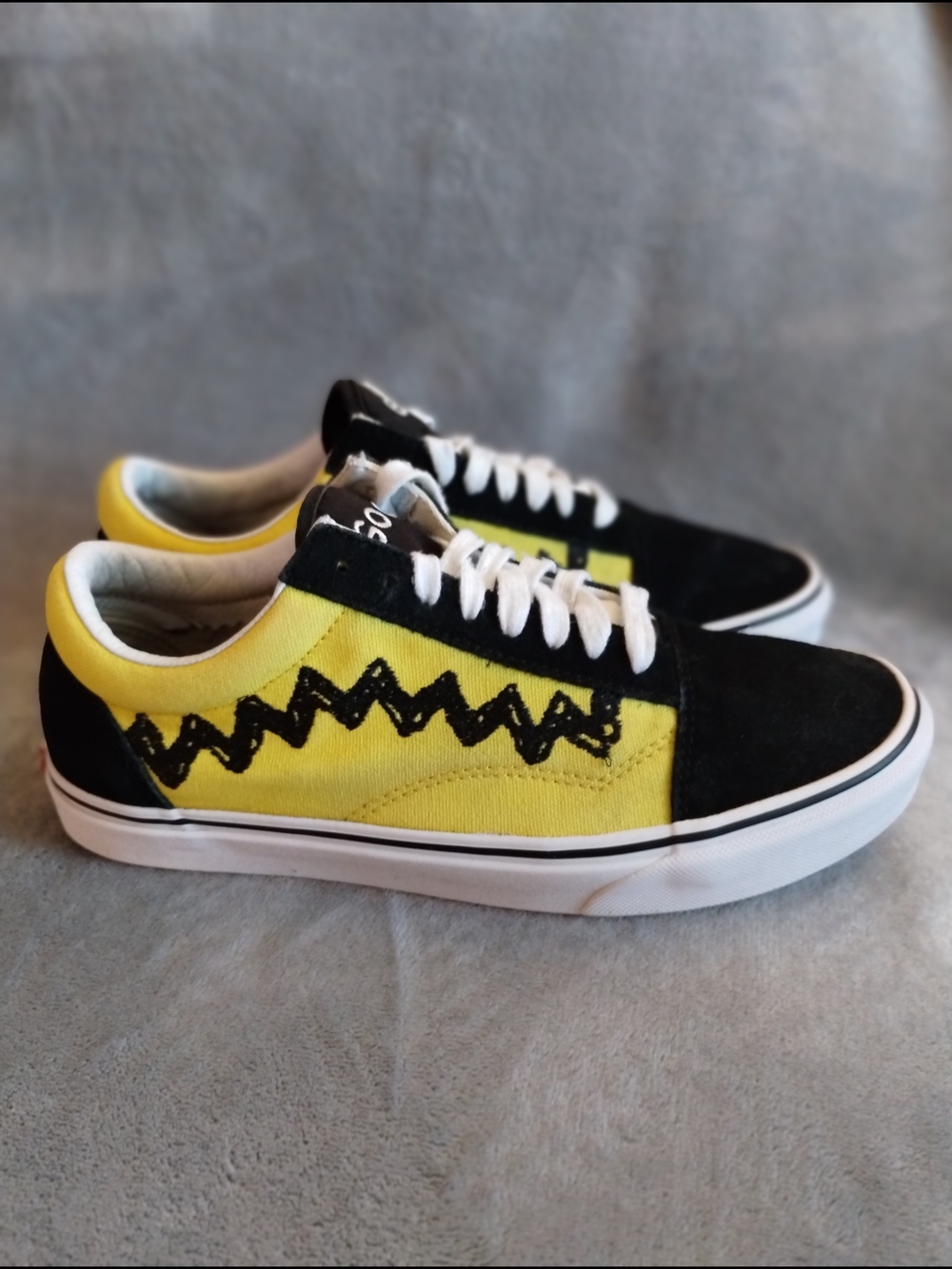 Vans x Peanuts Old Skool Charlie Brown Zig Zag Sneakers Men’s 9 / Women’s 10.5
